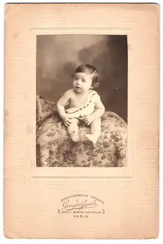 Fotografie Georges Gysels, Paris, 3, Boulevard Bonne Nouvelle, 3, Portrait süsses Kleinkind im weissen Hemd