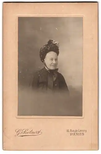 Fotografie G. Soetaert, Paris, 16, Rue de Lancry, Portrait ältere Dame mit Haube