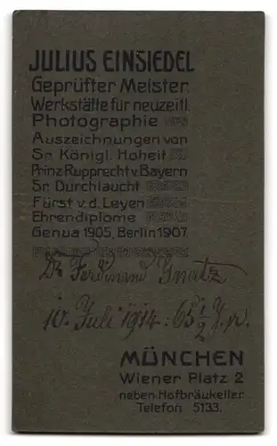 Fotografie Jul. Einsiedel, München, Portrait Landarzt Dr. Ferdinand Gnatz mit 65 Jahren im Anzug, Vater von Ida Riss