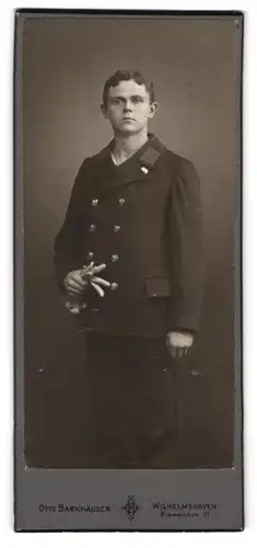Fotografie Otto Barkhausen, Wilhelmshaven, Bismarckstr. 61, Portrait junger Matrose in Uniform