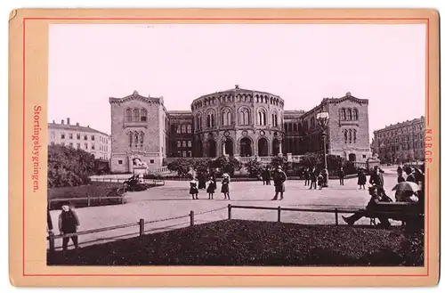 Fotografie unbekannter Fotograf, Ansicht Oslo, Stortingsbygningen, Stortong-Gebäude, norwegisches Parlament
