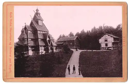 Fotografie unbekannter Fotograf, Ansicht Bygdö, Gols. Kirke, Hovestuen og Staburet paa Bygdö