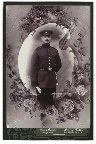 Fotografie Bernh. Gunkel, Leipzig-Gohlis, Äuss. Hallesche Str. 77-79, Soldat in Uniform mit Bajonett und Portepee