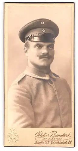 Fotografie Benckert, Halle a. S., Ggr. Ullrichstr. 29, Portrait Uffz. in Feldgrau Uniform mit Moustache