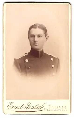 Fotografie Ernst Jentsch, Neisse, am Berliner Thor, Portrait junger Soldat in Uniform