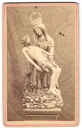 Fotografie Fotograf und Ort unbekann, Statue der Madonna mit Jesus im Arm