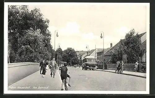 AK Hohen Neuendorf, Omnibus am Bahnhof