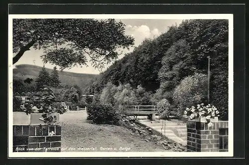 AK Hess. Oldendorf, Gasthaus Rohdental, Blick von der Terrasse auf den Wasserfall, Garten und Berge