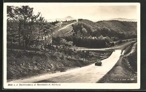 AK Nürburg, Blick v. d. Steilstrecke a. d. Rennbahn mit Nürburg, Autorennen