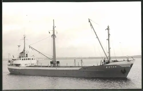 Fotografie Frachtschiff Wotan dümpelt bei ruhiger See dahin