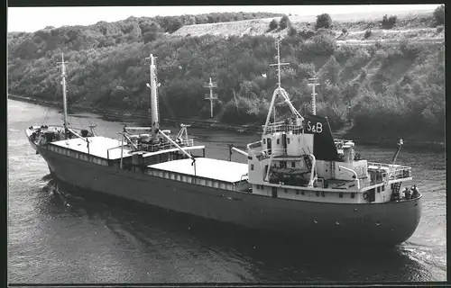 Fotografie Frachtschiff Osterems im Kanal