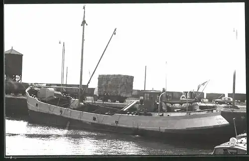 Fotografie Frachtschiff Dienan liegt am Hafenquai