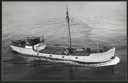 Fotografie Frachtschiff Deo Gloria in Fahrt bei ruhiger See