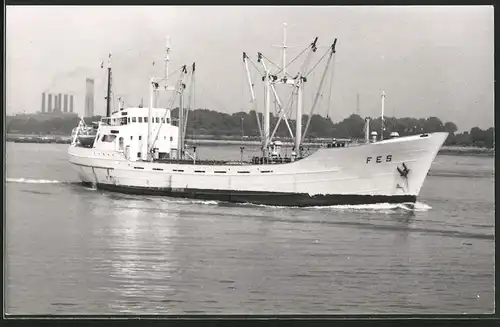 Fotografie Frachtschiff Fes bei Kanalpassage