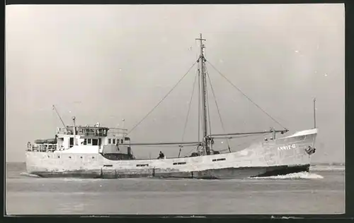 Fotografie Frachtschiff Annie-G auf See