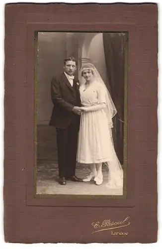 Fotografie E. Pascal, Lyon, Portrait eines bürgerlichen Hochzeitspaares