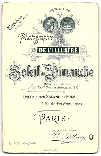 Fotografie Illustré Soleil du Dimanche, Paris, Boulevard des Capucines 5, Bürgerliche Frau im feinen Zwirn