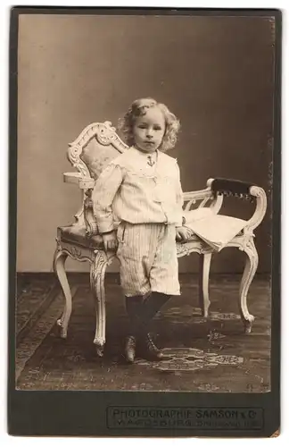 Fotografie Samson & Co., Magdeburg, Breiteweg 168, Portrait kleiner Junge im Matrosenanzug