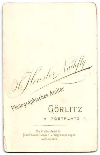 Fotografie H. Heusler Nachflg., Görlitz, Postplatz 4, Portrait junger Mann im Anzug im Passepartout