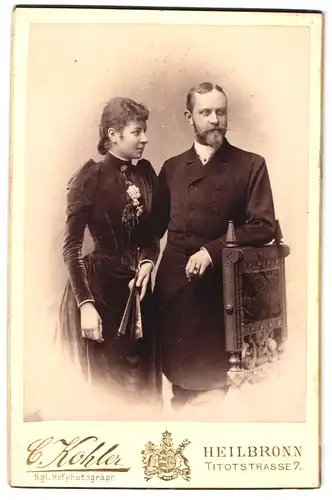 Fotografie C. Kohler, Heilbronn, Titotstrasse 7, Portrait junges Paar in eleganter Kleidung