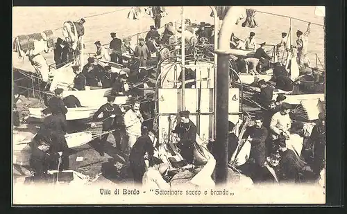 AK Vita di Bordo, `Sciorinare sacco e branda, Kriegsschiff mit Besatzung