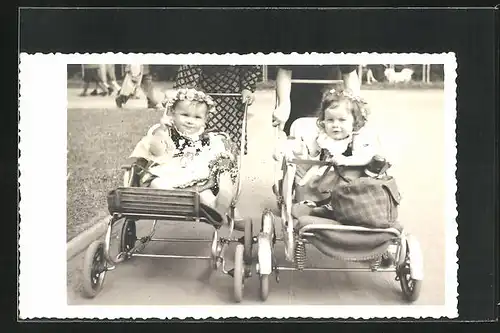 Foto-AK Kleinkinder im Kinderwagen