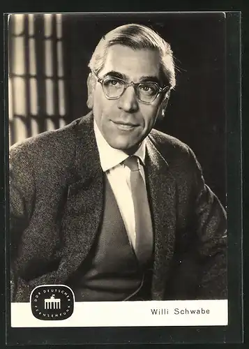 AK Schauspieler Willi Schwabe im Anzug