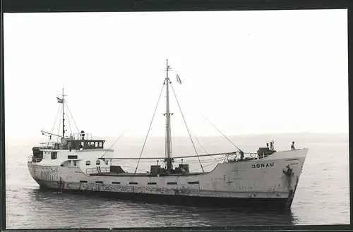 Fotografie Frachtschiff Donau auf See