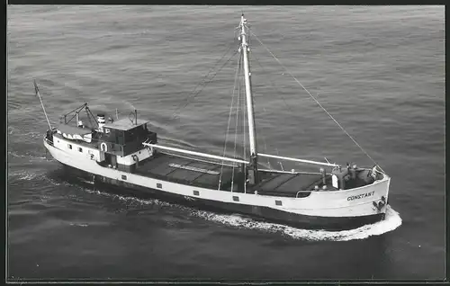 Fotografie Frachtschiff Constant auf See