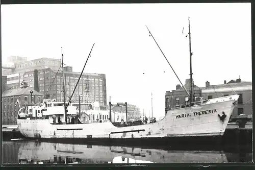 Fotografie Frachtschiff Maria Theresia im Hafen