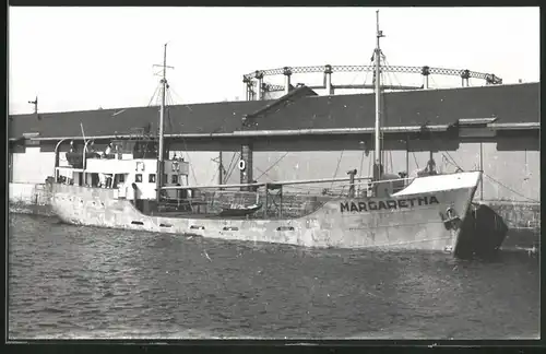 Fotografie Frachtschiff Margaretha im Hafen
