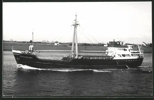 Fotografie Frachtschiff Oosterburgh in Fahrt