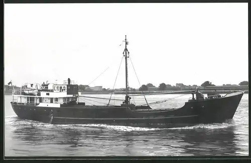 Fotografie Frachtschiff Nijenburgh in Fahrt