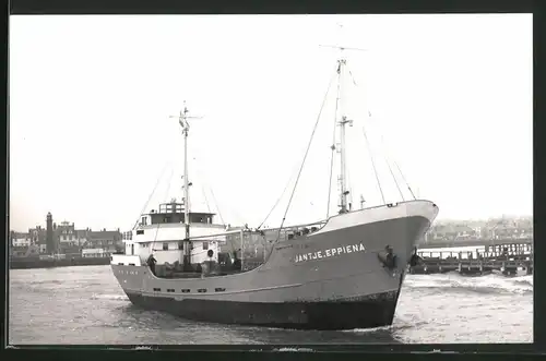 Fotografie Frachtschiff Jantje Eppiena in Fahrt