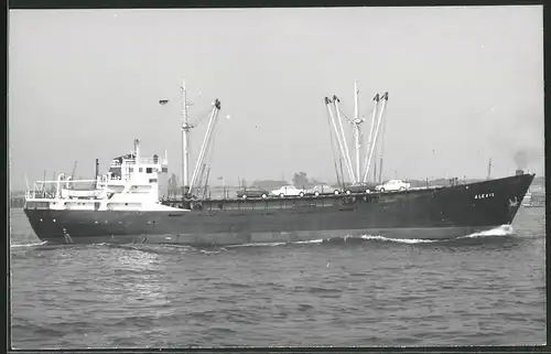 Fotografie Frachtschiff Alescis hat Autos geladen