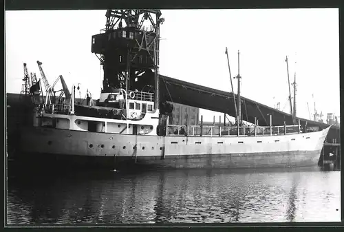 Fotografie Frachtschiff Alfred Porr im Hafen