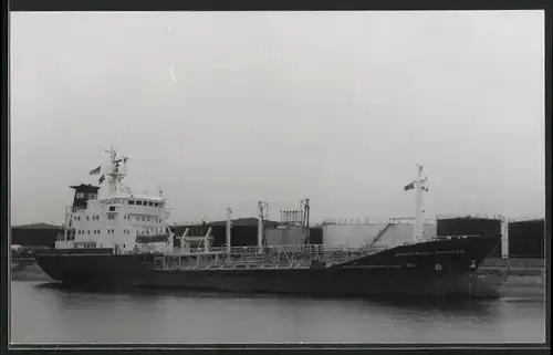 Fotografie Tankschiff Chemtrans Antares im Hafen