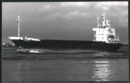 Fotografie Frachtschiff Diana in Fahrt