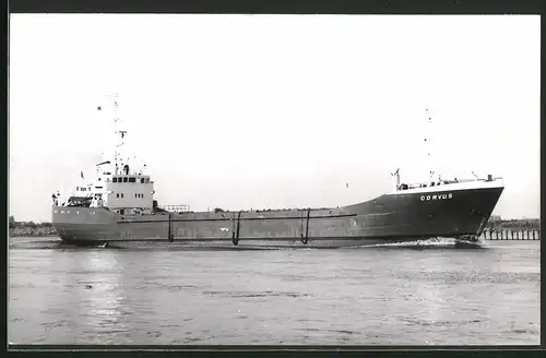 Fotografie Frachtschiff Corvus in Fahrt