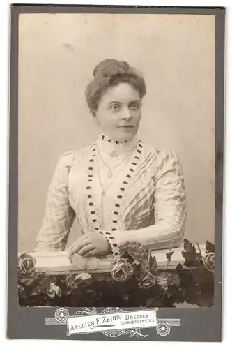 Fotografie F. Zeibig, Dresden, Schandauerstrasse 1, Portrait junge Dame mit Hochsteckfrisur