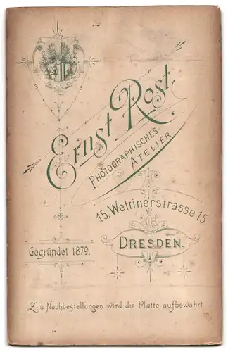 Fotografie Ernst Rost, Dresden, Wettinerstrasse 15, Portrait junger Herr im Anzug mit Krawatte