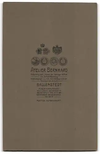 Fotografie Atelier Bernhard, Ballenstedt, Betagter Herr mit Halbglatze