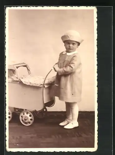 Foto-AK Mädchen mit Kinderwagen und Puppe