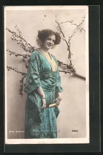 AK Schauspielerin Miss Mabel Green im Kimono mit Fächer