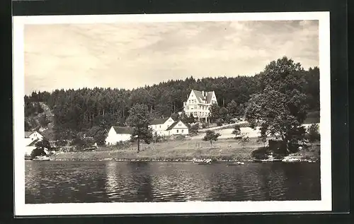 AK Cervenà nad Vltavou, Blick über die Moldau zum Ort