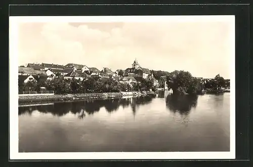 AK Tyn nad Vltavou, Blick über die Moldau zum Ort