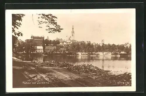 AK Tabor od Jordanu, Blick zur Stadt mit Kirche