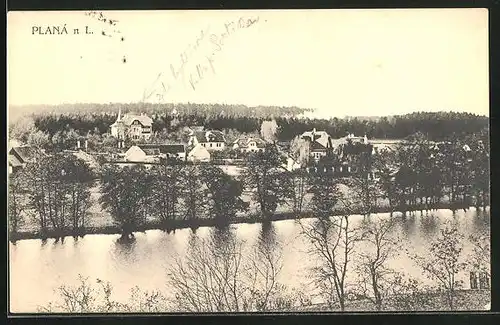 AK Planá nad Luznicí, Blick über den Fluss zum Ort