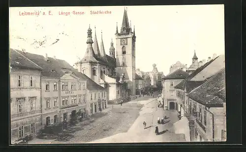 AK Leitmeritz / Litomerice, Lange Gasse mit Stadtkirche