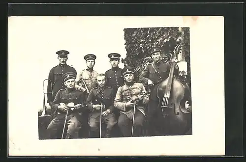 AK tschechische Militäkapelle, Streicher mit Geigen und Kontrabass